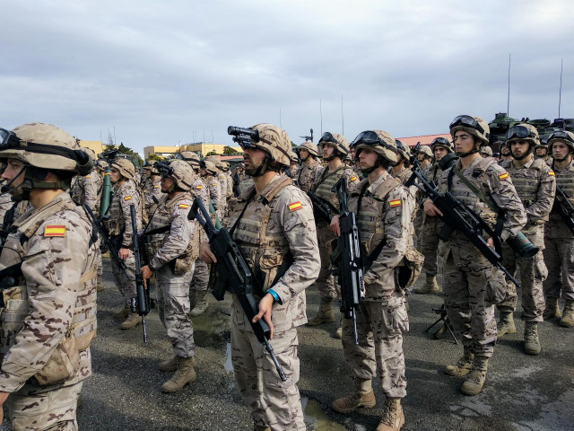 28A.- El PSOE se compromete a mejorar las retribuciones de los militares y equip