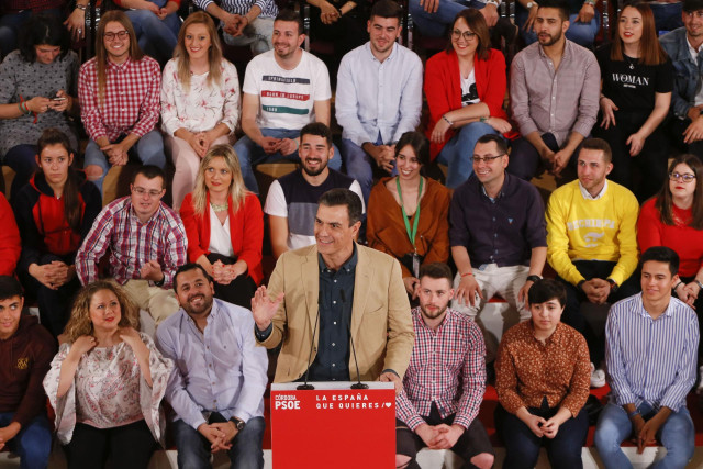 28A.- Sánchez aclara a los votantes de la 