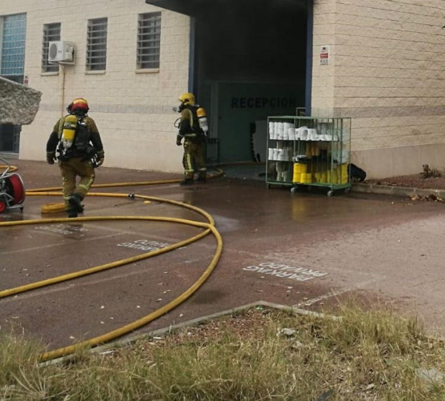 Alicante.- Sucesos.- Desalojan cinco fábricas de Torrellano por un incendio en u