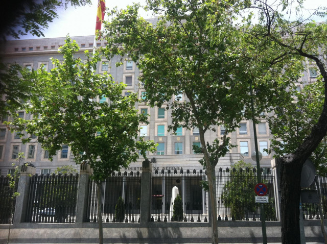 Fachada Del Ministerio De Defensa
