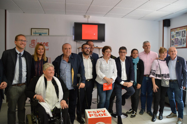 Patxi López dice que el 28A hay que optar por entre los 