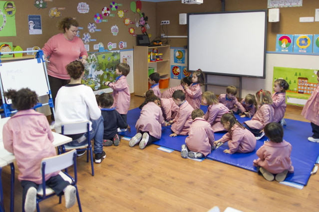 Colegio, aula, primaria, infantil, clase, niño, niña, niños, jugando, jugar