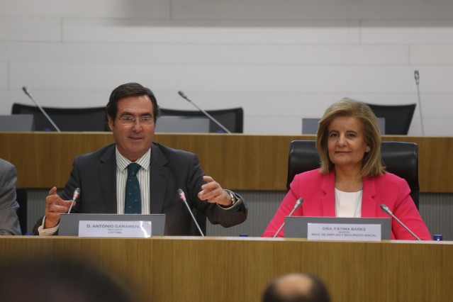 Fátima Báñez en el acto de reelección de Antonio Garamendi