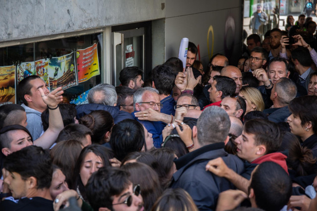Protesta en la Universidad Autónoma de Barcelona (UAB) ante la presencia de Cayetana Álvarez de Toledo (PP)