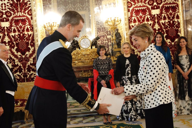 El Rey recibe las credenciales de seis nuevos embajadores