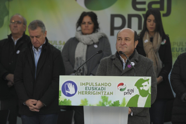 Celebración del PNV del 115 aniversario del fallecimiento del político vasco Sabino Arana con una ofrenda floral, una misa y un acto político