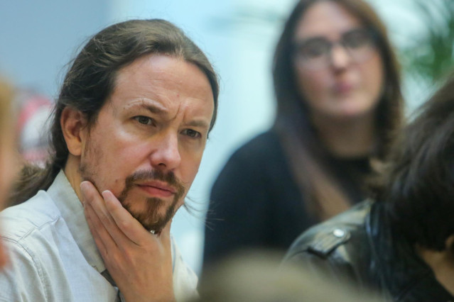 El secretario general de Unidas Podemos, Pablo Iglesias, participa en una asamblea con colectivos del ámbito de la sanidad