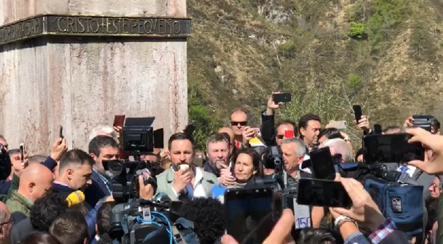 28A.- Abascal (Vox) Visita La Virgen De Covadonga Y Destaca El Simbolismo De Don Pelayo