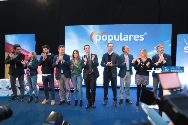 Pablo Casado clausura en un mitin con simpatizantes del PP vasco en Vitoria