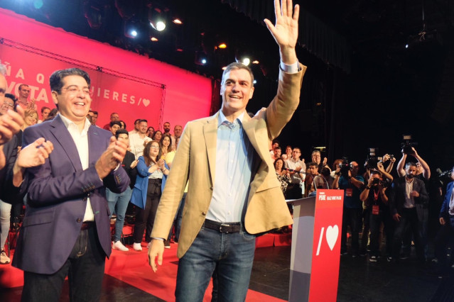 28A.- Sánchez Defiende Su Gestión En Canarias En Diez Meses Y Promete Un Consejo De Ministros En La Islas