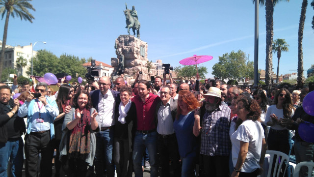 Unas 300 personas asisten al acto de Pablo Iglesias en Palma