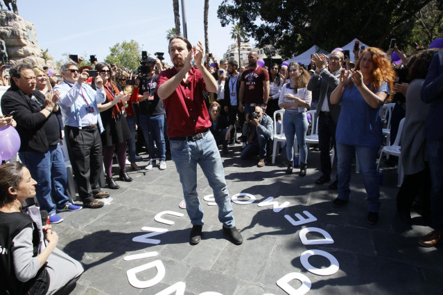El candidato de Unidas Podemos a la presidencia del Gobierno, Pablo Iglesias, participa en un encuentro en Palma de Mallorca sobre precariedad laboral y vivienda