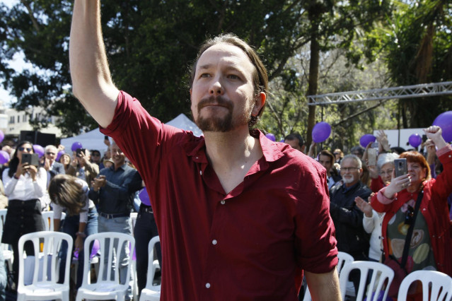 El candidato de Unidas Podemos a la presidencia del Gobierno, Pablo Iglesias, participa en un encuentro en Palma de Mallorca sobre precariedad laboral y vivienda