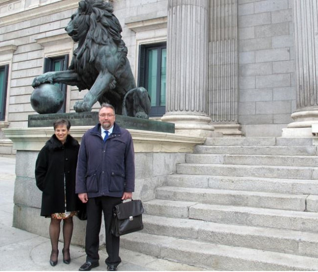 Isidro Martínez Oblanca a las puertas del Congreso.