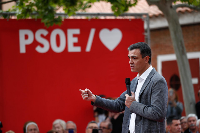 Pedro Sánchez participa en un acto en el Centro Municipal de Mayores Juan Muñoz de Leganés (Madrid)