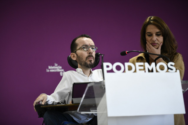 28A.- Podem vol prohibir que la banca invertisca en mitjans i que done crèdits als partits per a les campanyes