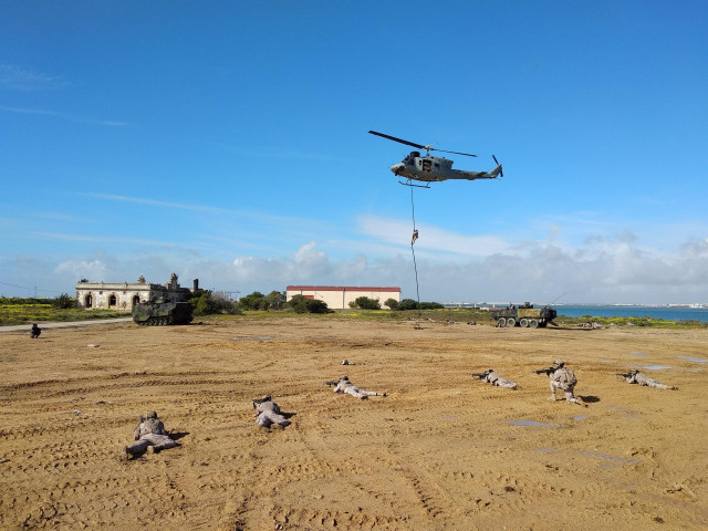Militares españoles durante unas maniobras