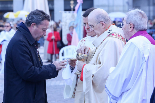Misa solemne con motivo de la Festividad de Nuestra Señora de la Almudena en Madrid