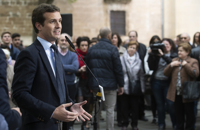 Ofrenda floral a la Virgen Dolorosa en Pamplona con la participación del presidente del PP, Pablo Casado