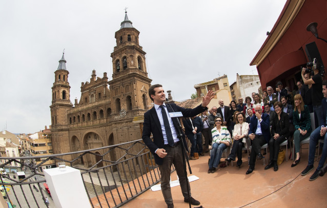 28A.- Casado Pide Pensar En La 