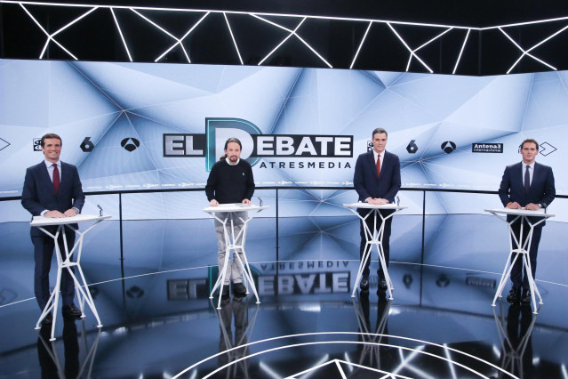 Debate 8.- Sánchez afea a Casado desconocimiento en violencia machista y éste y Rivera le acusan de usar a las víctimas