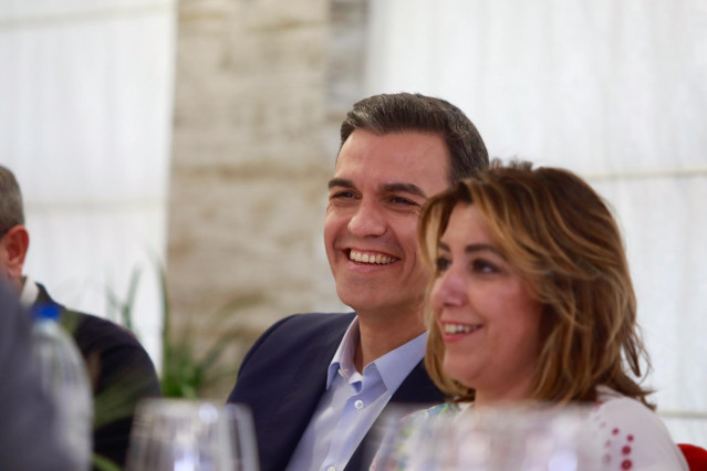 Pedro Sánchez participan en una comida-mitin en Granada