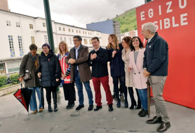 Patxi López destaca la trayectoria de Carlos Pera, 