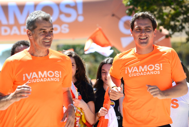 Albert Rivera participa en una Carrera Ciudadana en Valencia junto a simpatizantes y afiliados de Ciudadanos