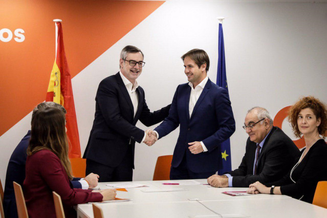 Cs y UPyD firman un acuerdo de colaboración electoral para las generales, europeas, municipales y autonómicas