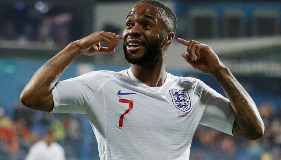 ​La UEFA castiga a Montenegro con un partido a puerta cerrada por cantos racistas