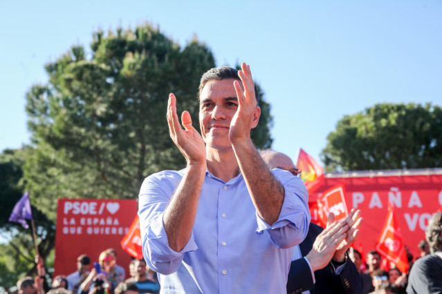 Acto del PSOE en el Auditorio Entrevías, Madrid