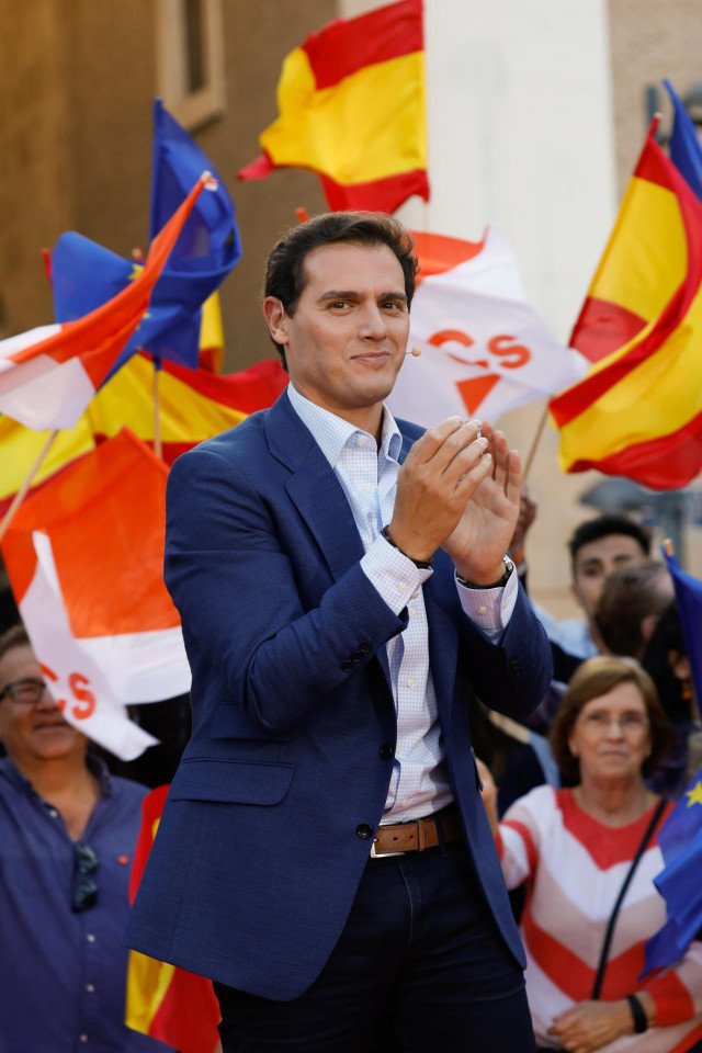 AV.- Rivera propone en Murcia una mesa nacional del agua y se compromete a terminar el Corredor Mediterráneo