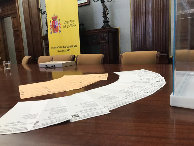 28A.- Los candidatos pasarán la jornada de reflexión descansando y con la familia