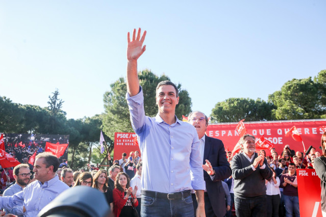 Acto del PSOE en el Auditorio Entrevías, Madrid