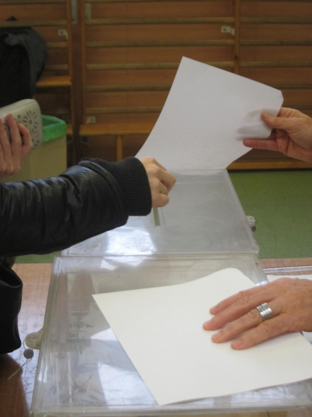 28A.- Un total de 4.106 personas compiten por un puesto en el Congreso, una media de 12 por cada uno de los 350 escaños