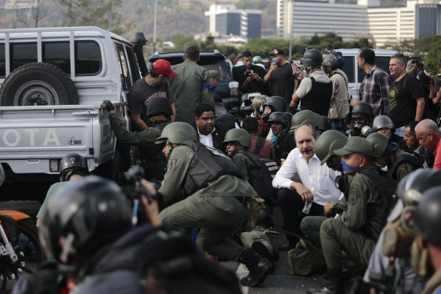 El CONATEL cierra las instalaciones de Radio Caracas Radio tras el estallido del intento de 