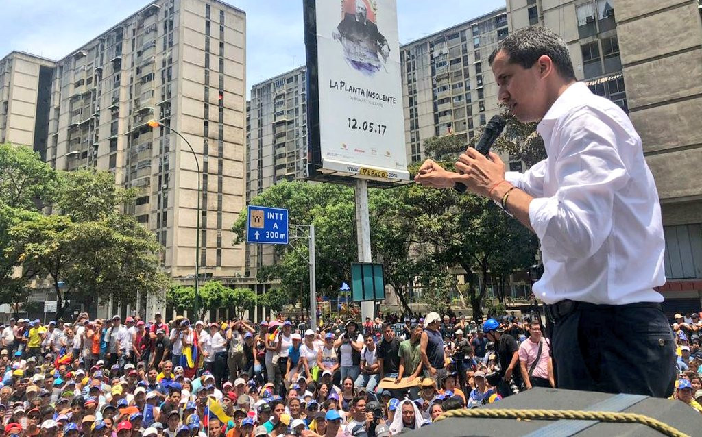 Juan Guaidó habla a sus seguidores