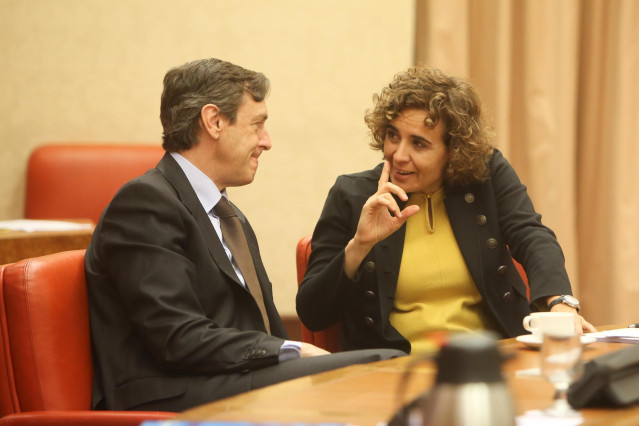 La vicepresidenta del Gobierno, Carmen Calvo, asiste a la reunión de la Diputación Permanente en el Congreso de los Diputados