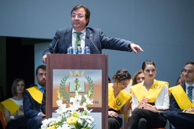 Vara afirma que los médicos además de intentar cuidar y curar deben 