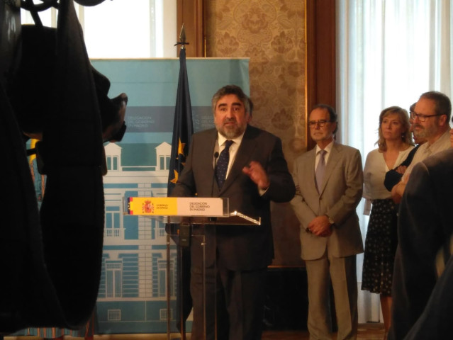 Rodríguez Uribes cesa como delegado del Gobierno en Madrid para incorporarse a la lista del PSOE a la Comunidad