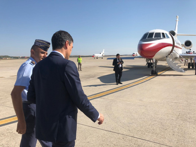 Sánchez llega a España y se dirige al hospital donde está ingresado Rubalcaba