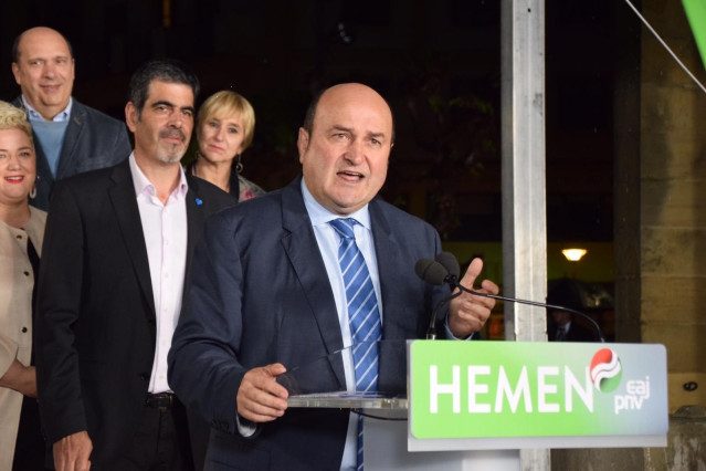 26M.-Ortuzar Pide Un 