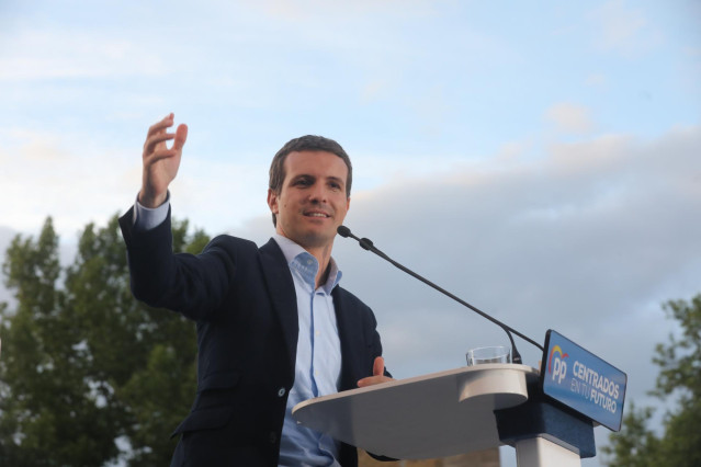 Casado envía un mensaje de ánimo a la familia de Rubalcaba: 