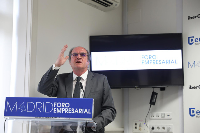 El candidato del PSOE a la Presidencia de la Comunidad de Madrid participa en un desayuno informativo organizado por Madrid Fórum Empresarial
