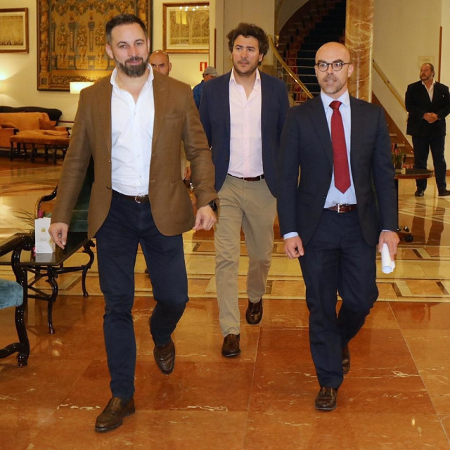 +++eptv: Vox veta la entrada de El País al acto de presentación de candidatos a las elecciones europeas