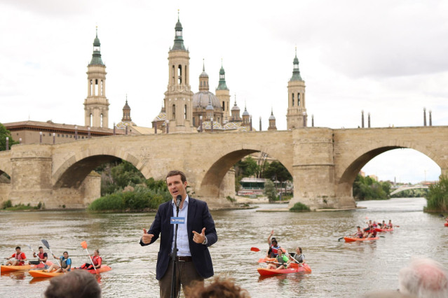 Pablo Casado presenta el programa electoral europeo del PP en el Balcón de San Lázaro de Zaragoza