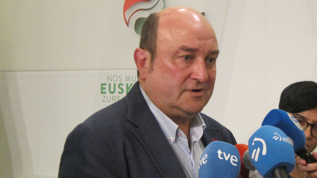 Ortuzar (PNV) destaca que Rubalcaba 
