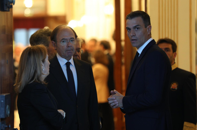 La familia política y las más altas instituciones del Estado despiden a Rubalcaba en el Congreso