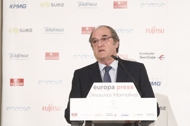 26M.- Gabilondo apuesta por reforzar las ayudas para gastos educativos y las becas, incluidas las de comedor