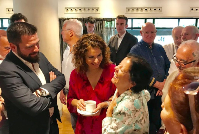 26M.- Montero Dice Que La Propuesta De Bajada De Impuestos De Rivera (Cs) Es 